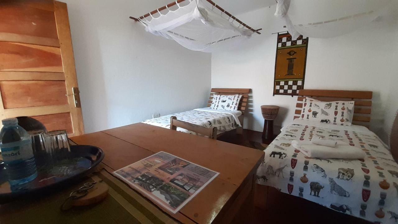 Gately Inn エンテベ エクステリア 写真