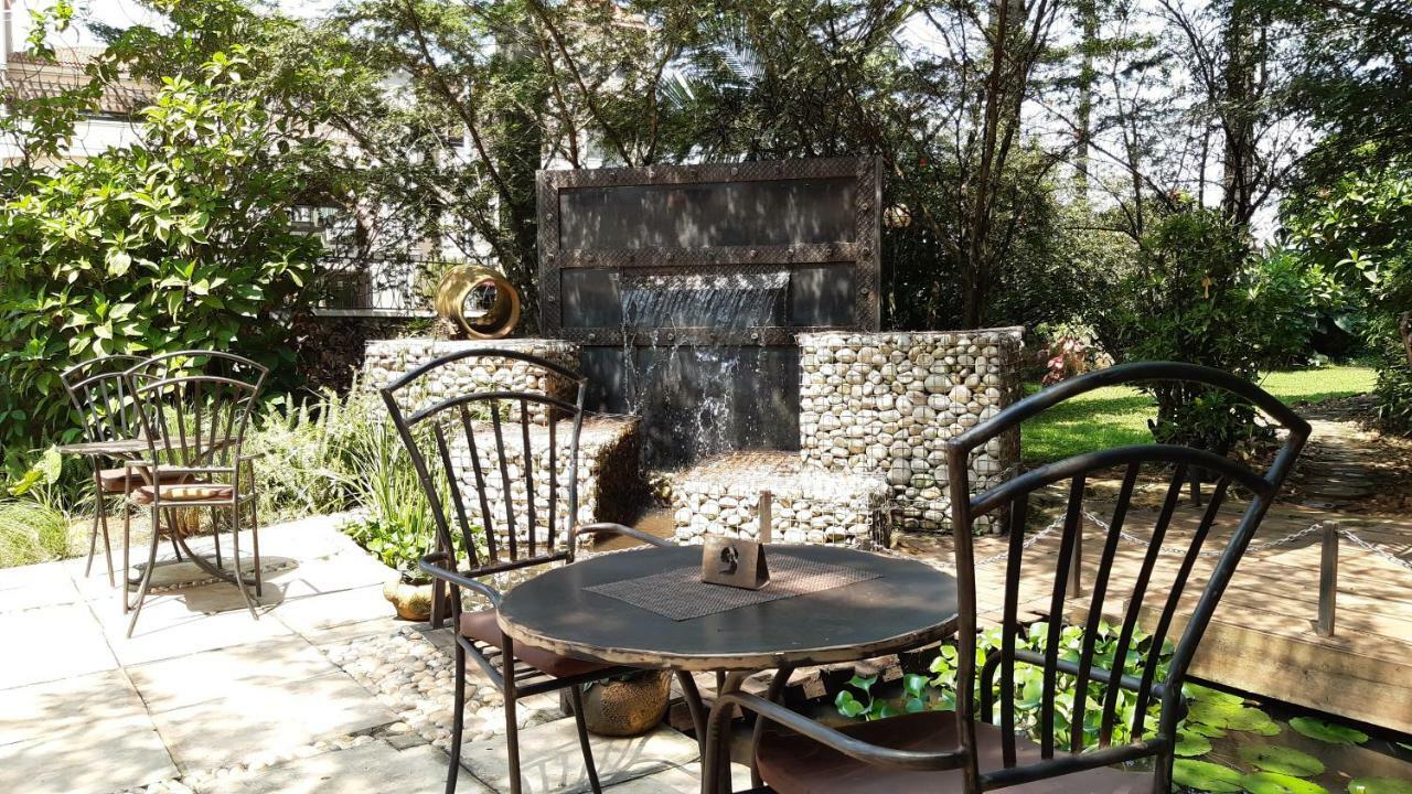 Gately Inn エンテベ エクステリア 写真