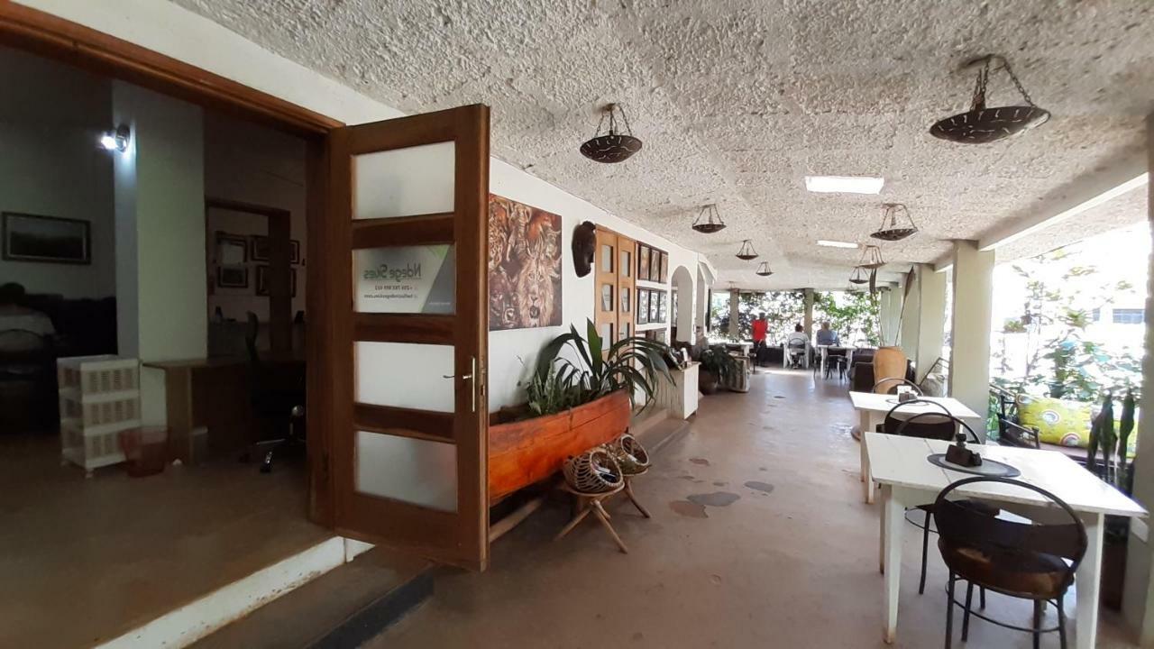 Gately Inn エンテベ エクステリア 写真